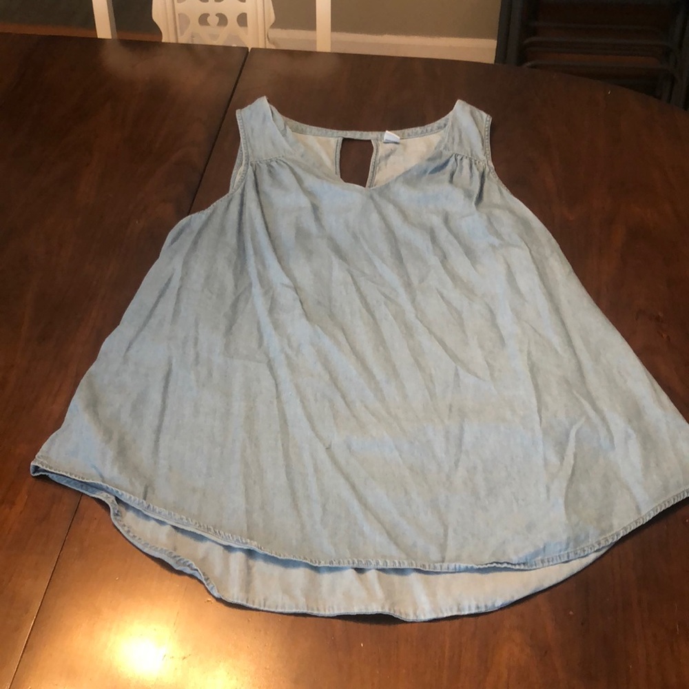 Chambray tank top with key hole in the back